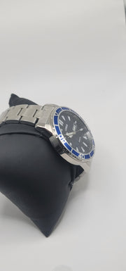 Lorus 42mm Quartz – Dark Blue Sunray Dial | Stainless Steel Bracelet | Day-Date